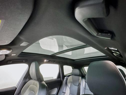 2021 Volvo XC60 T5 R-Design