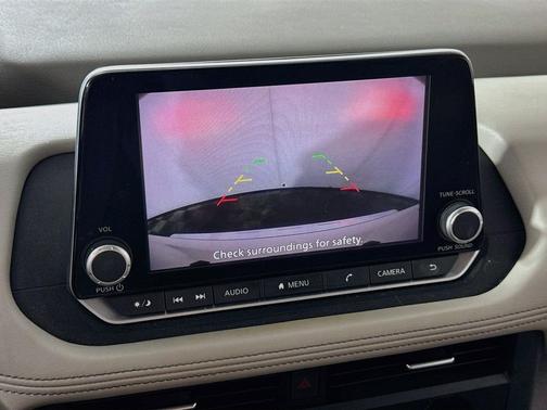 Pearl White Tricoat 2023 Nissan Rogue SV