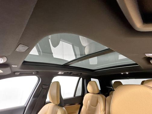 2019 Volvo XC90 T6 Momentum