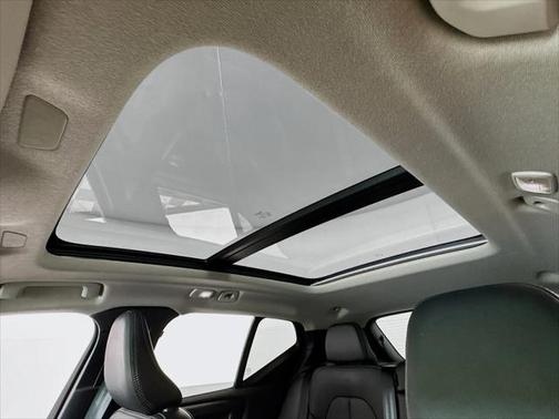 2025 Volvo XC40 B5 Plus Bright Theme