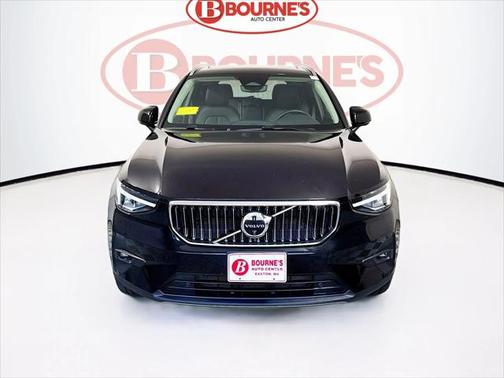 2025 Volvo XC40 B5 Plus Bright Theme