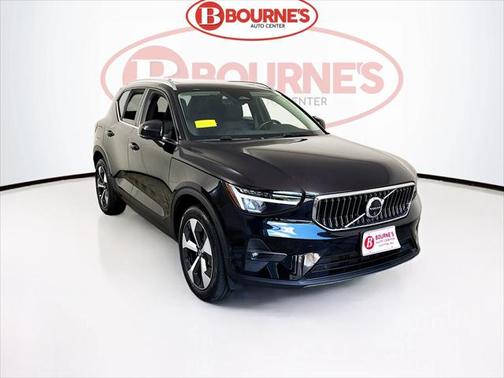 2025 Volvo XC40 B5 Plus Bright Theme