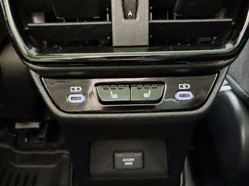 2023 Lexus RZ 450e Luxury