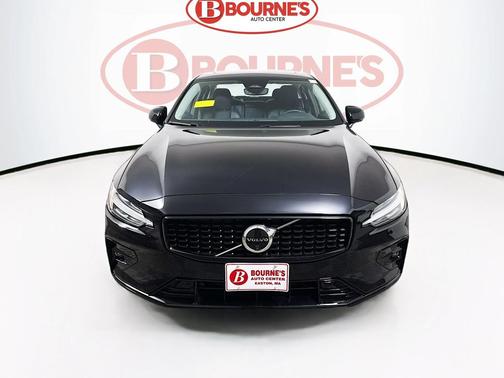 2024 Volvo S60 B5 Plus Dark Theme