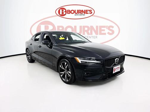 2024 Volvo S60 B5 Plus Dark Theme