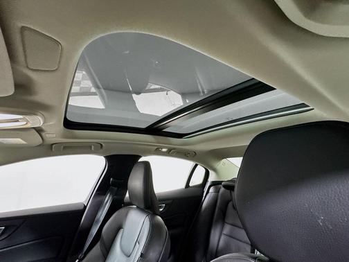 2024 Volvo S60 B5 Plus Dark Theme