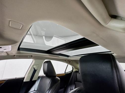 Eminent White Pearl 2019 Lexus ES 350 Luxury