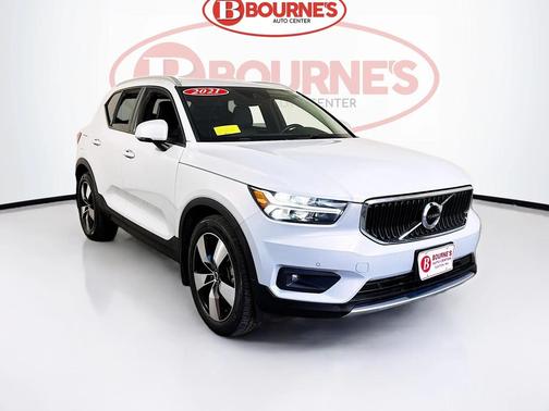 2021 Volvo XC40 T5 Momentum