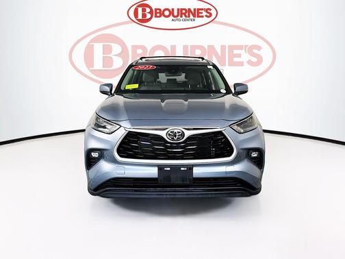 Moon Dust 2023 Toyota Highlander XLE