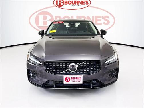 2024 Volvo S60 B5 Core Dark Theme