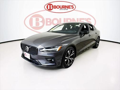 2024 Volvo S60 B5 Core Dark Theme