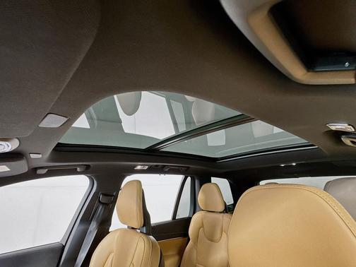 2022 Volvo XC90 T6 Inscription