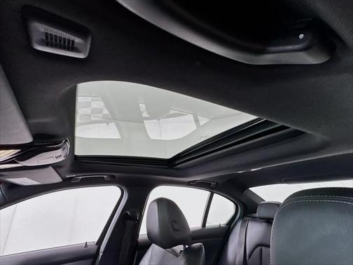 2024 BMW 330 i