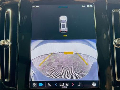 2025 Volvo XC40 B5 Core Bright Theme