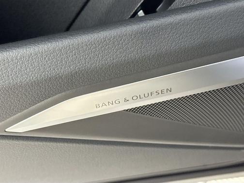 2024 Audi Q8 e-tron Premium Plus