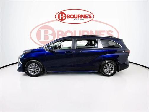 2024 Toyota Sienna LE