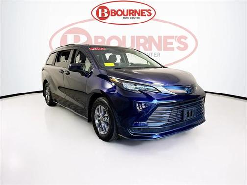 2024 Toyota Sienna LE