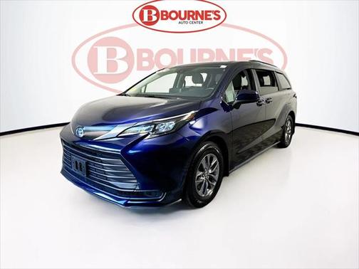 2024 Toyota Sienna LE