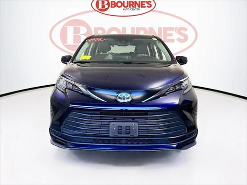 2024 Toyota Sienna LE