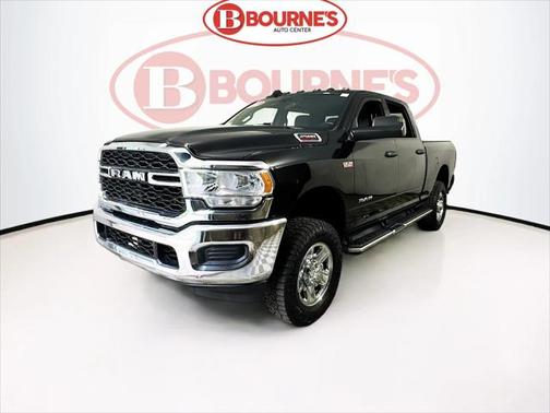 2022 RAM 2500 Tradesman Crew Cab 4x4 6'4' Box