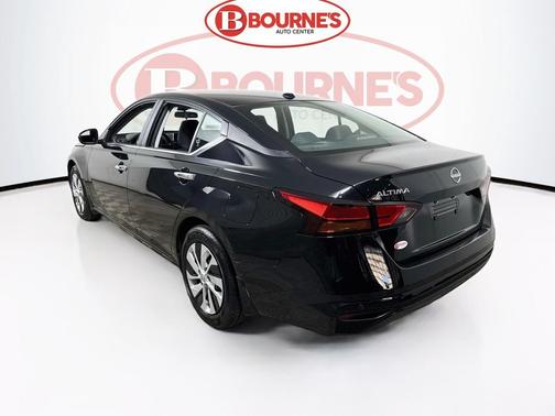 Super Black 2025 Nissan Altima S FWD
