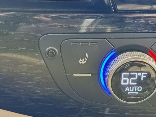 2019 Audi Q7 w/Navigation,Leather,Pano Sunroof