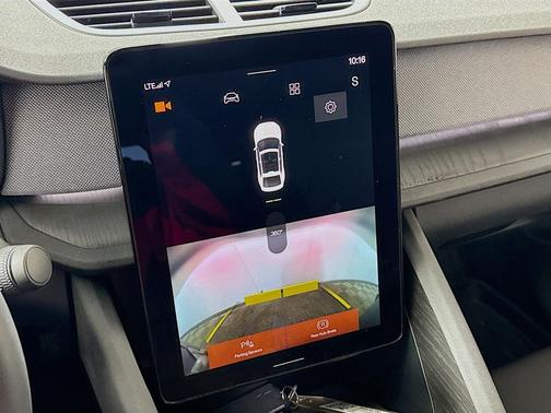 Snow White 2023 Polestar 2 AWD w/Navigation,Heated Seats,Fixed Glass Roof