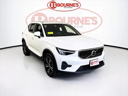 2025 Volvo XC40 B5 Core Bright Theme