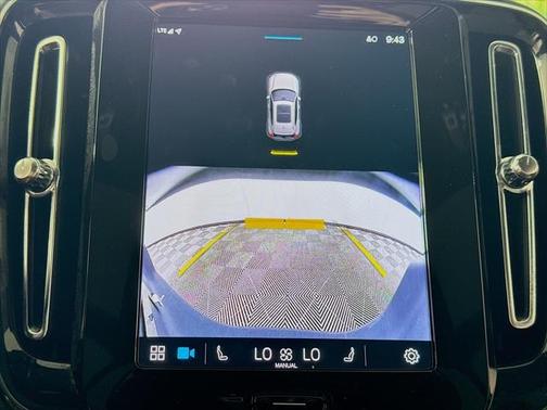 2025 Volvo XC40 B5 Core Bright Theme