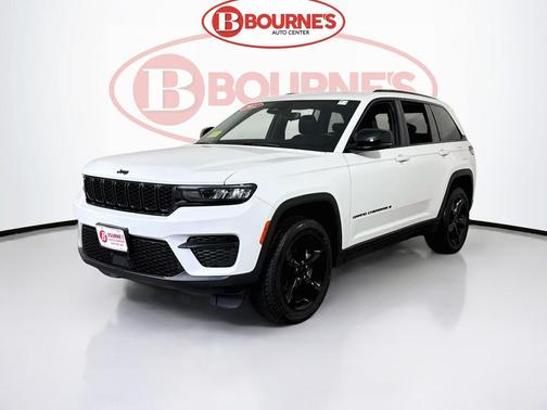Bright White Clearcoat 2022 Jeep Grand Cherokee Altitude