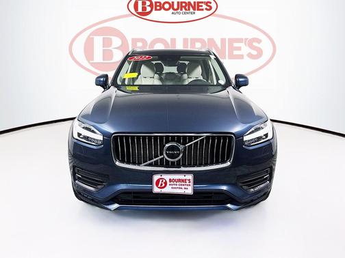 2022 Volvo XC90 T5 Momentum