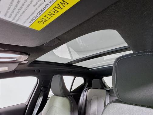 2024 Volvo XC40 B5 Core Dark Theme