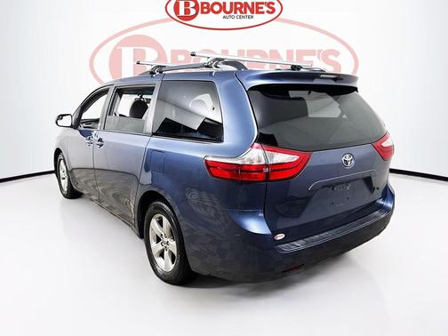 2017 Toyota Sienna LE
