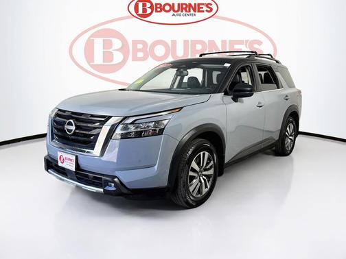 Gray 2022 Nissan Pathfinder SL 4WD