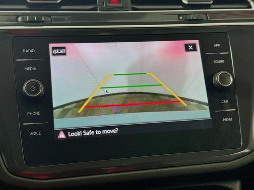 Platinum Gray Metallic 2022 Volkswagen Tiguan 2.0T SE 4MOTION