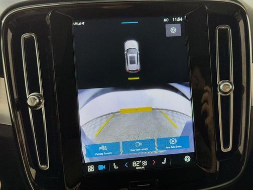 2025 Volvo XC40 B5 Core Bright Theme