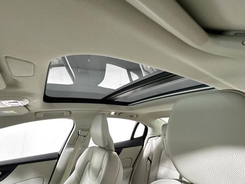 2021 Volvo S60 T5 Momentum