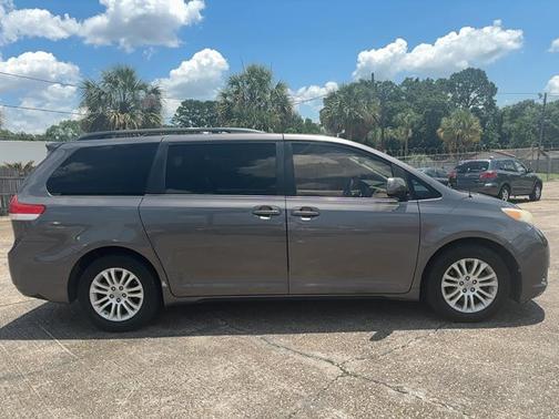 2013 Toyota Sienna XLE