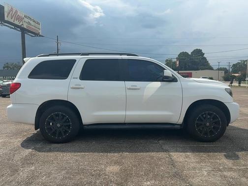 2013 Toyota Sequoia SR5