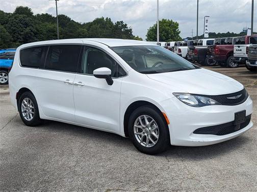 2023 Chrysler Voyager LX