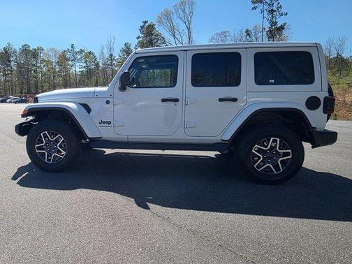 2025 Jeep Wrangler 4-Door Sahara 4x4