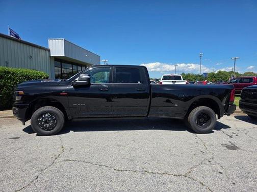 2025 RAM 3500 Laramie Crew Cab 4x4 8' Box