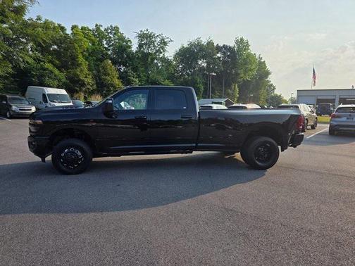 2025 RAM 3500 Laramie Crew Cab 4x4 8' Box