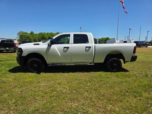 2025 RAM 2500 Tradesman Crew Cab 4x4 6'4' Box