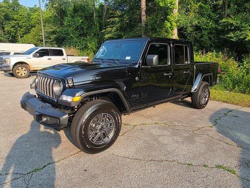 2025 Jeep Gladiator Sport S