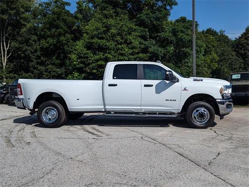 2024 RAM 3500 Big Horn Crew Cab 4x4 8' Box