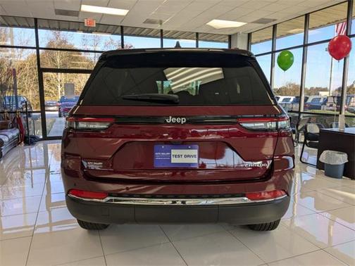 2025 Jeep Grand Cherokee Laredo