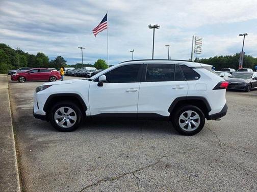 2020 Toyota RAV4 LE