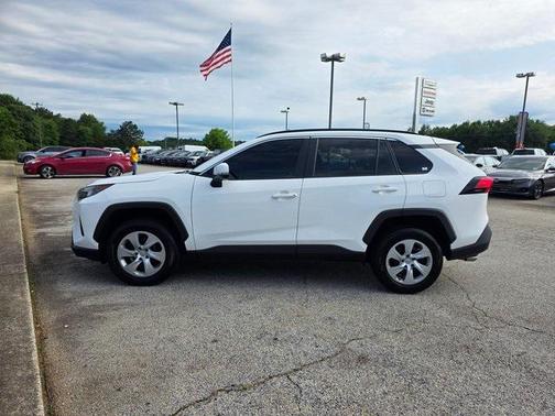 2020 Toyota RAV4 LE