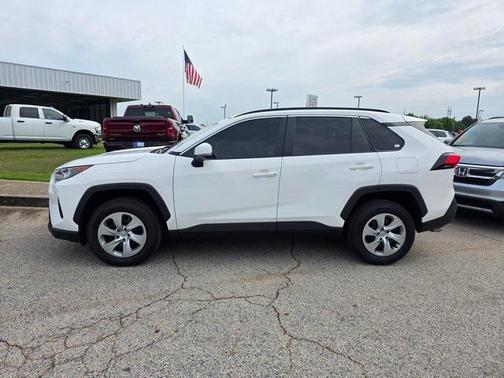 2020 Toyota RAV4 LE